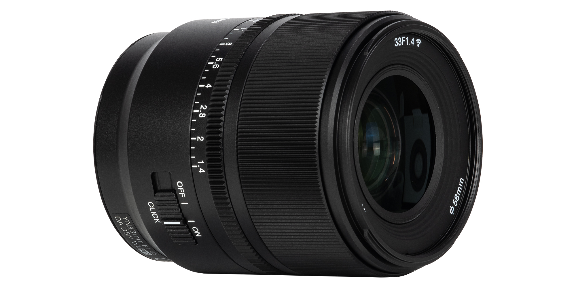 Obiektyw Yongnuo YN 33 mm f/1,4 S DA DSM WL Pro do Sony E na białym tle - widok pod kątem 45 stopni